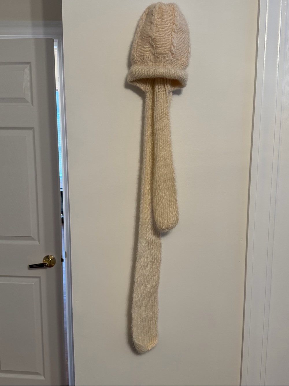 Soft Cream Knit Beanie and Scarf Set‎